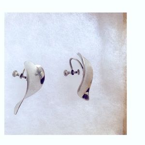 1 1/8” Vintage Silver Leaves Screw-Backs